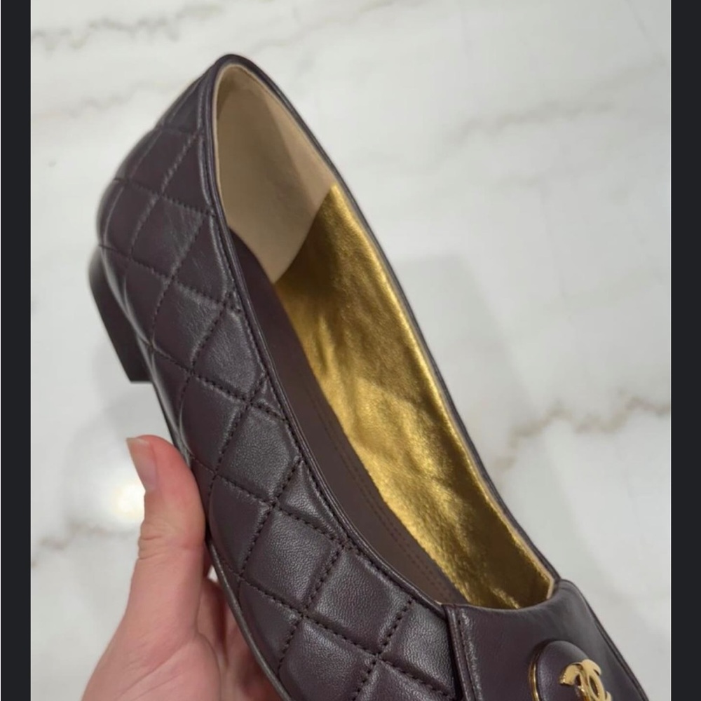 CHANEL quilted lambskin ballerina flat
Sz 37 38.5 new in box!!